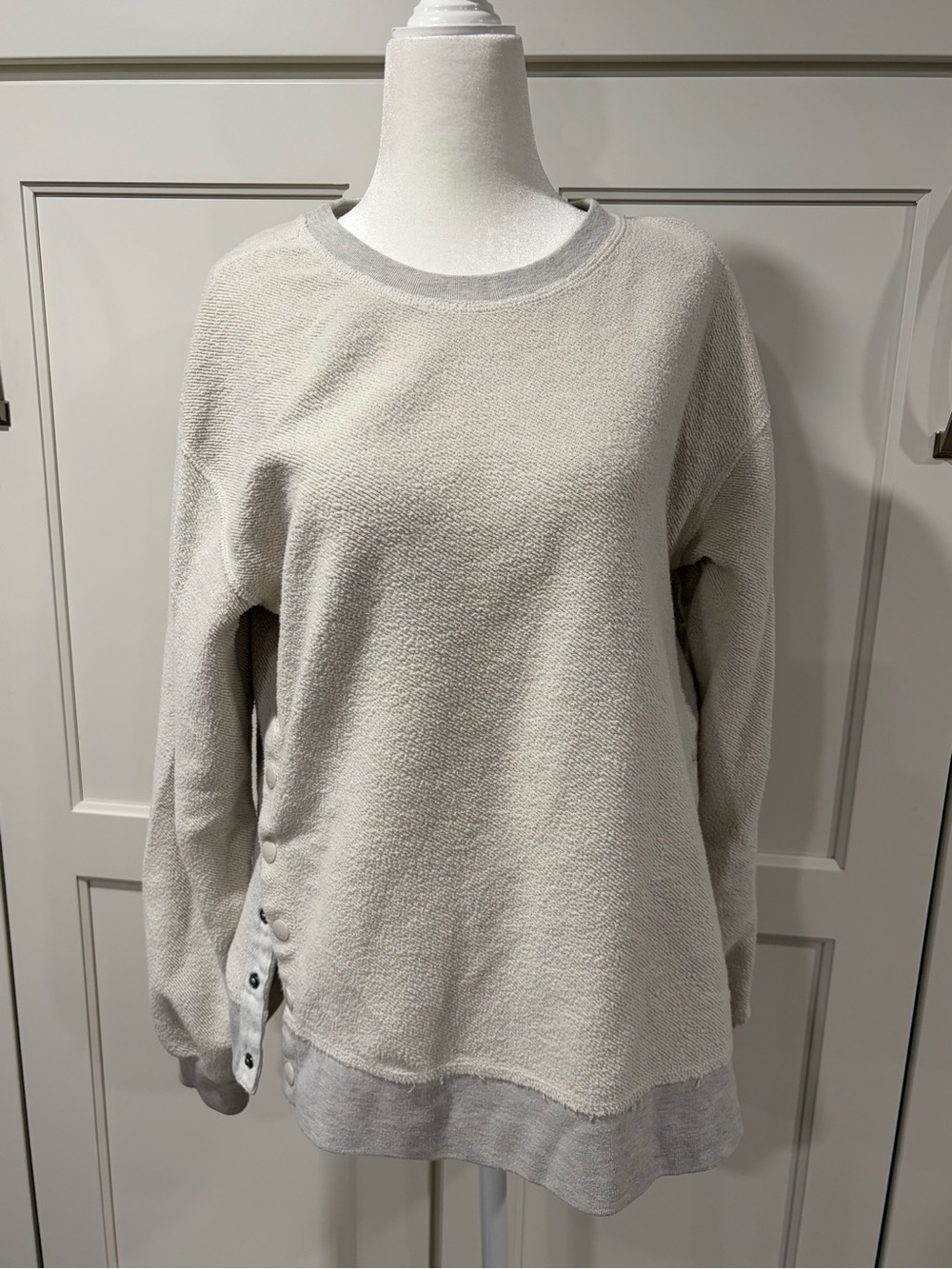Abercrombie & Fitch Light Gray Crewneck Pullover